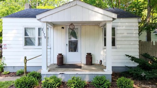 2179 S Term St, Burton, MI, 48519-1077 | Card Image