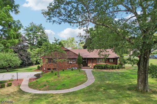 775 Colonial Rd, Franklin Lakes, NJ, 07417-1223 | Card Image