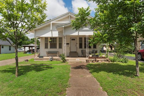 105 N Davis St, West, TX, 76691-1409 | Card Image