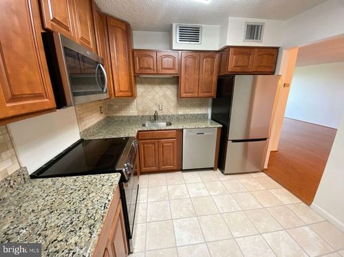 apt-1412-1800 Old Meadow Rd, MCLEAN, VA, 22102-1816 | Card Image