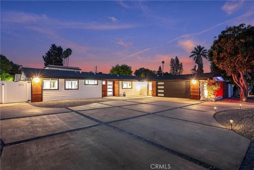 9400 Encino Ave, Northridge, CA, 91325-4506 | Card Image