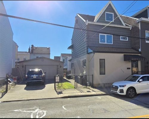 4560 Friendship Ave, Bloomfield, PA, 15224-1558 | Card Image