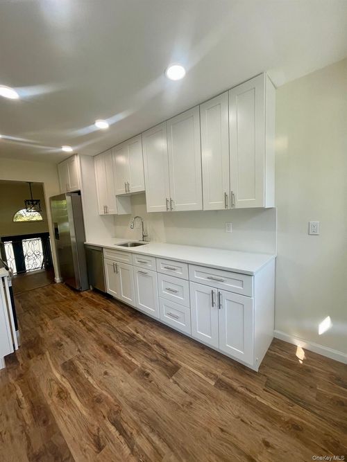 22 Brian Dr, East Islip, NY, 11730-2307 | Card Image