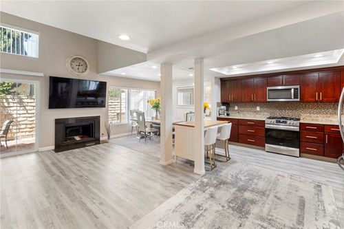 g-20645 Roscoe Blvd, Winnetka, CA, 91306-1452 | Card Image
