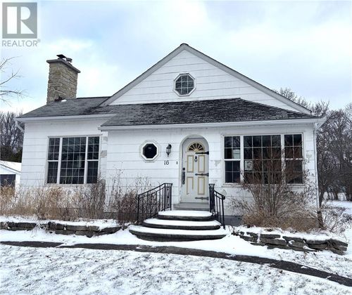 16 Robinson St, Little Current, ON, P0P1K0 | Card Image