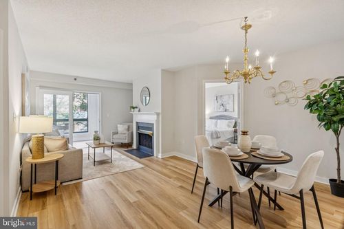 1-208-1050 N Taylor St, ARLINGTON, VA, 22201-4706 | Card Image