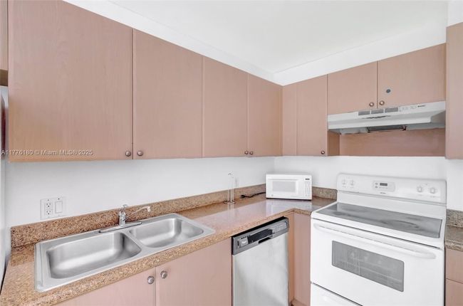 APT-305 - 2280 Sw 32 Nd Ave, Condo with 2 bedrooms, 2 bathrooms and null parking in Miami FL | Image 17