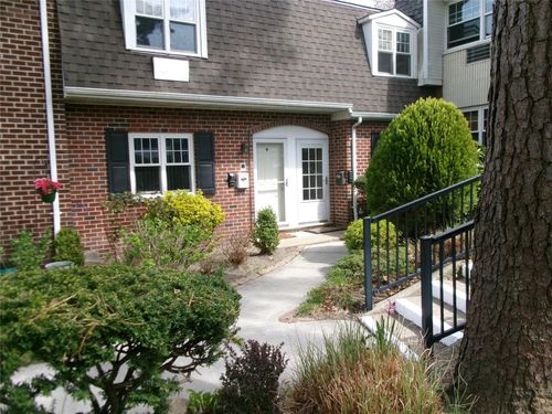 apt-f9-18 Glen Hollow Dr, Holtsville, NY, 11742-2410 | Card Image