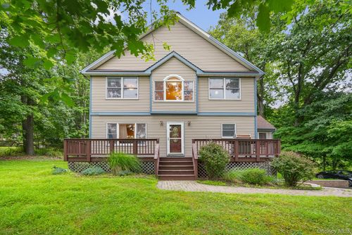 108 Ridge Road, Woodbury, NY, 10930 | Card Image
