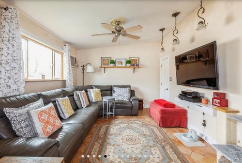1134 Rosegold St, Franklin Square, NY, 11010-1542 | Card Image