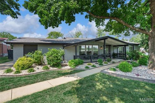 335 Greenbriar Ln, Ballwin, MO, 63011-2408 | Card Image
