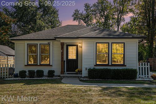 1731 W Auburn Rd, Rochester Hills, MI, 48309-3857 | Card Image