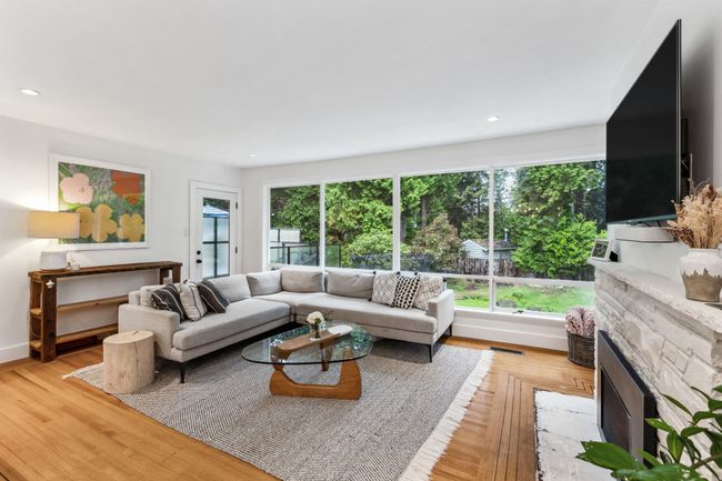 3817 Sunset Boulevard, House other with 3 bedrooms, 2 bathrooms and 2 parking in North Vancouver BC | Image 8