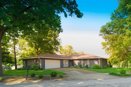 1012 Stuyvesant Ln, Ballwin, MO, 63011-3617 | Card Image