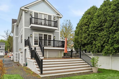 228 Central Ave, Rye, NY, 10580-1627 | Card Image