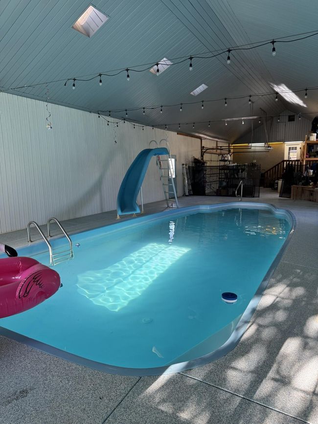 Enclosed Pool | Image 68