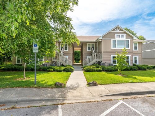91 Morningside Ln, Hendersonville, NC, 28792-3228 | Card Image