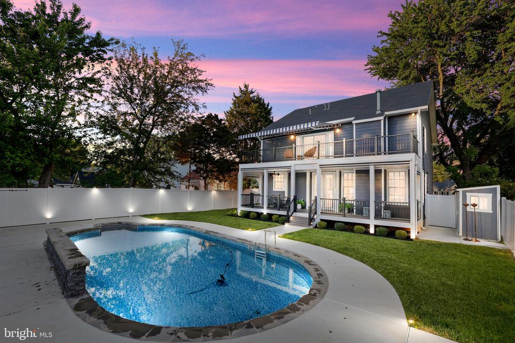 Residential in FALLS CHURCH