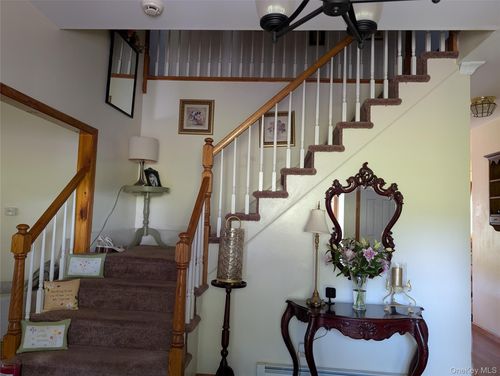 2 Melissa Ln, Washingtonville, NY, 10992-2277 | Card Image