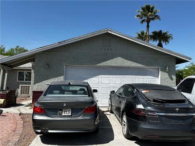 5620 Pinecone Place, House other with 3 bedrooms, 2 bathrooms and null parking in Las Vegas NV | Image 2