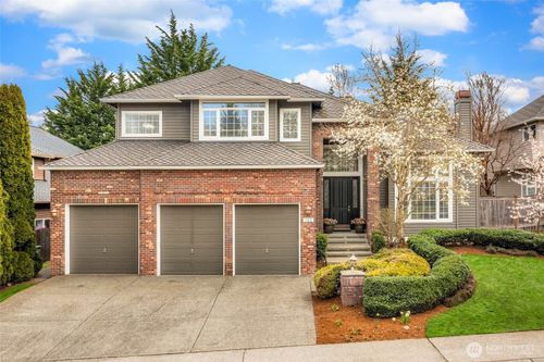 122 245th Pl Se, Sammamish, WA, 98074-3437 | Card Image