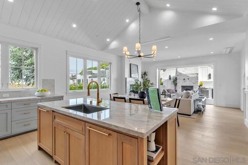 1054 Isabella Ave, Coronado, CA, 92118-2820 | Card Image