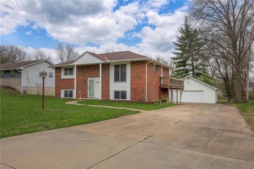 2903 Ne 56th Ter, Gladstone, MO, 64119-2316 | Card Image