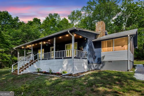 211 Phillips St, Clarkesville, GA, 30523-3853 | Card Image