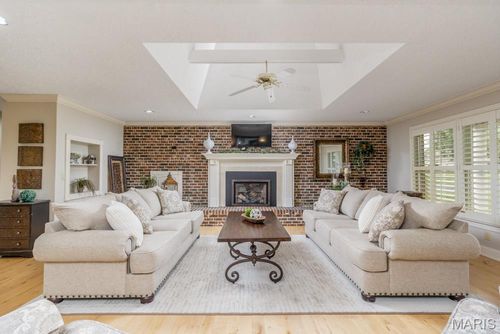 216 Coach Rd, Lebanon, MO, 65536-4204 | Card Image