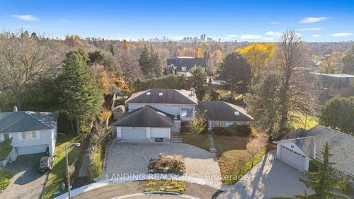 unit-2-1 Caldy Crt, North York, ON, M2L2J5 | Card Image