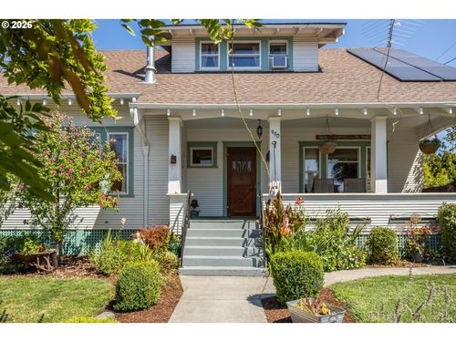 990 Taylor St, Mount Angel, OR, 97362-9403 | Card Image