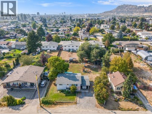 470 Gerstmar Rd, Kelowna, BC, V1X4B1 | Card Image