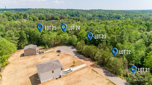 2070 Country Pl, Hickory, NC, 28601 | Card Image