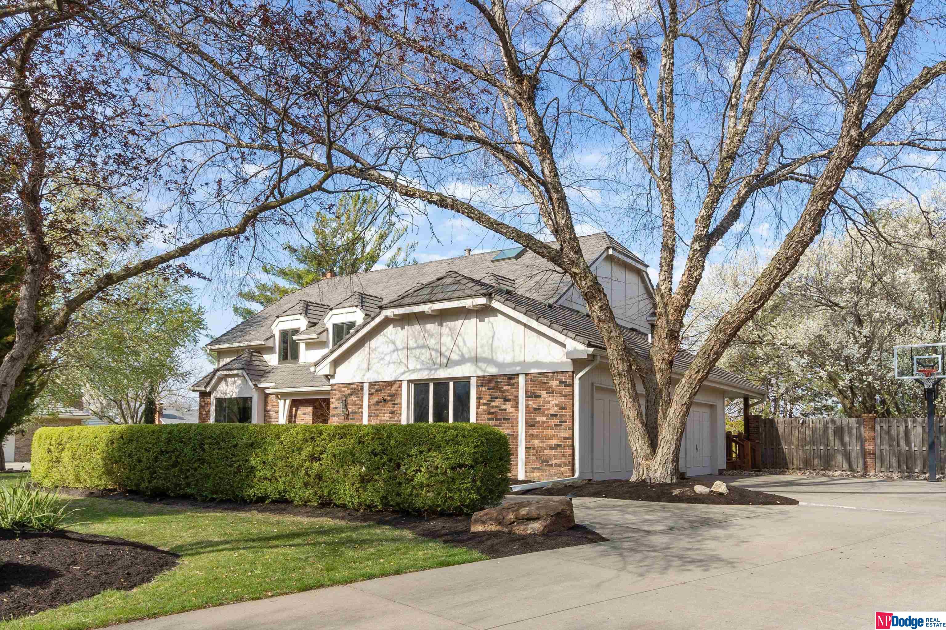 Ascot Dr, Omaha, NE 68114