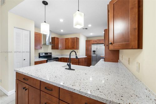 2707-2707 Pinewood Ct, Davie, FL, 33328-6782 | Card Image