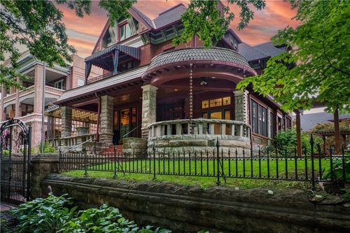 425 Gladstone Blvd, Kansas City, MO, 64124-1822 | Card Image