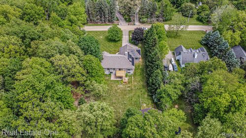 5305 Fern Dr, Fenton, MI, 48430-9233 | Card Image