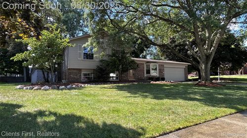 38775 Laurenwood St, Wayne, MI, 48184-1072 | Card Image