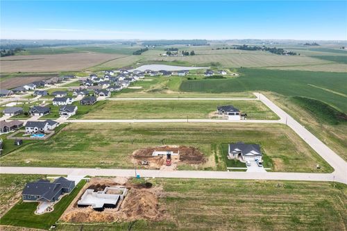 1523 Eagleview Dr, Fairfax, IA, 52228-9669 | Card Image