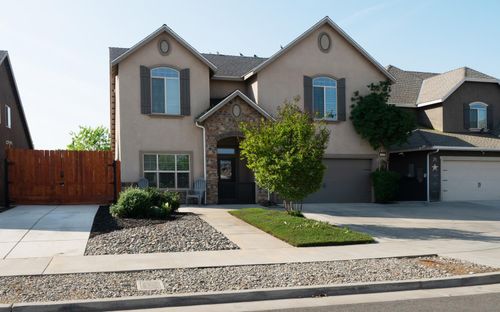 2027 W Babcock Ave, Visalia, CA, 93291-1714 | Card Image