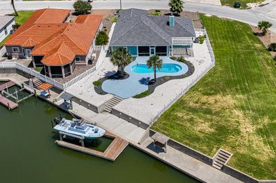 1074 Bay Street, House other with 3 bedrooms, 2 bathrooms and null parking in Aransas Pass TX | Image 3