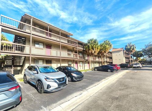 6a3-6306 Newtown Cir, Tampa, FL, 33615-3604 | Card Image