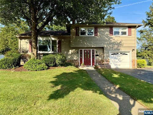 72 Atwood Pl, Wayne, NJ, 07470-3664 | Card Image