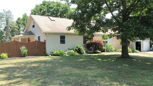9675 Colby Rd, Corfu, NY, 14036-9612 | Card Image
