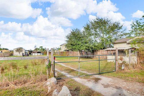 1043 County Road 3548, Cleveland, TX, 77327-1780 | Card Image