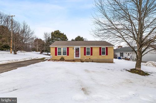 25 Scarborough Fare, STEWARTSTOWN, PA, 17363-9190 | Card Image