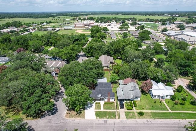 522 S Walnut Ave, House other with 2 bedrooms, 2 bathrooms and null parking in Luling TX | Image 31