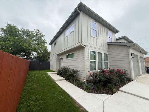 201 N Vandeveer St, Burnet, TX, 78611-2549 | Card Image