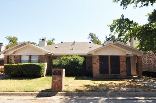 2325 Miguel Ln, Arlington, TX, 76016-1161 | Card Image