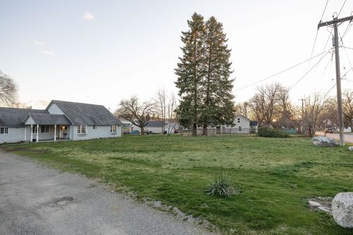 11402 E 4th Ave, Spokane Valley, WA, 99206-5597 | Card Image